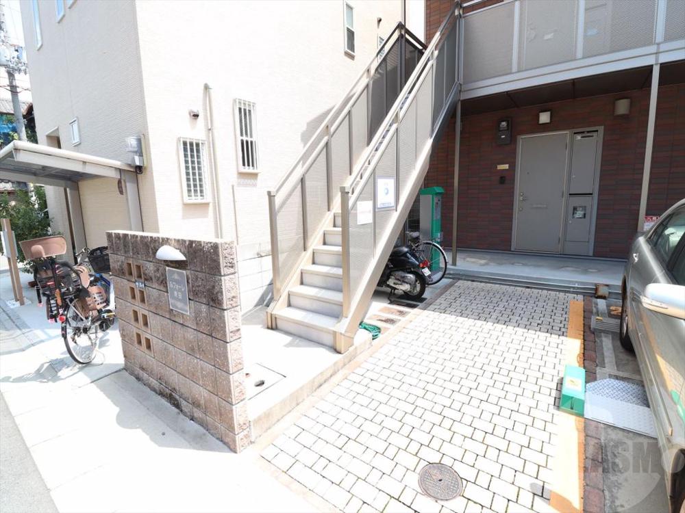 22/30 エントランス