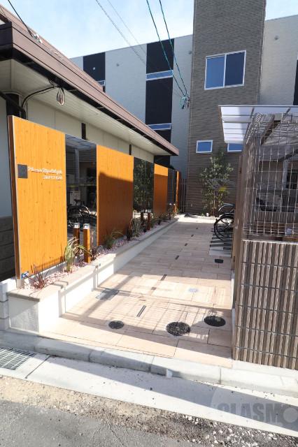 22/30 エントランス