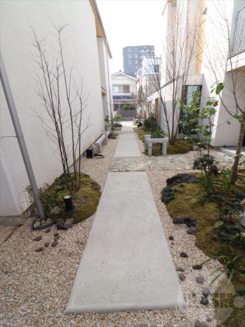 22/30 エントランス