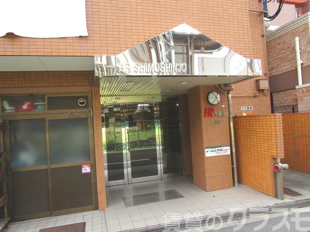 21/26 エントランス