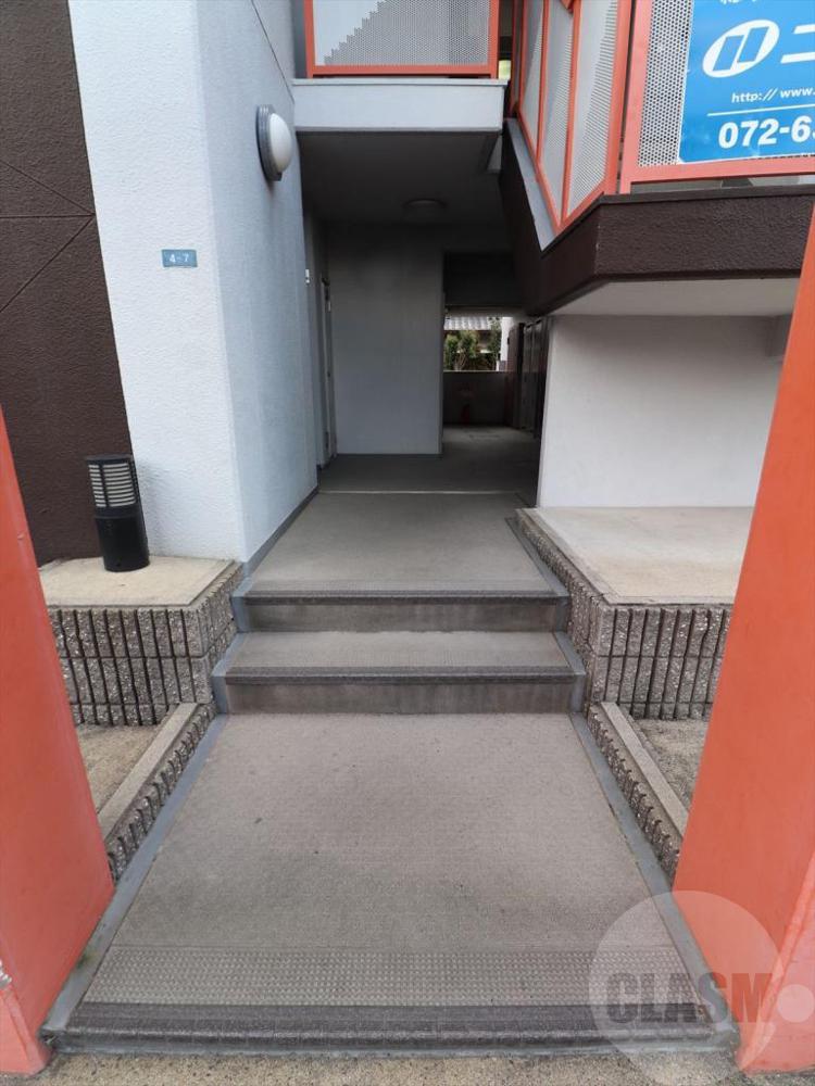 22/30 エントランス