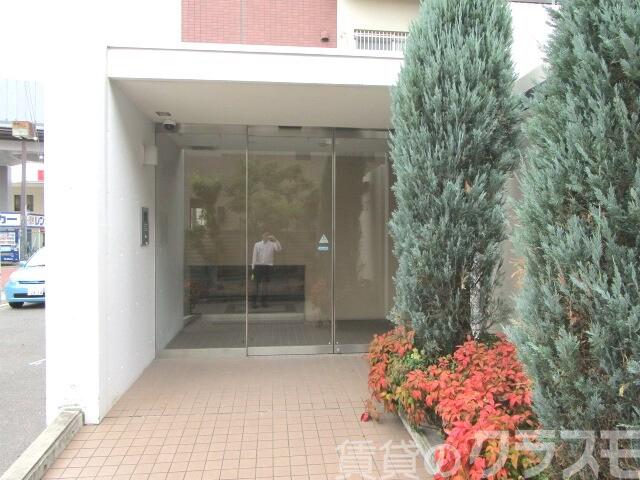 23/29 エントランス