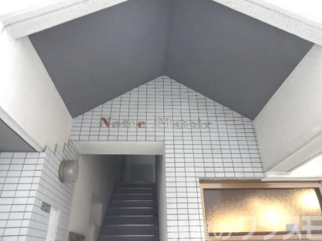 23/28 エントランス