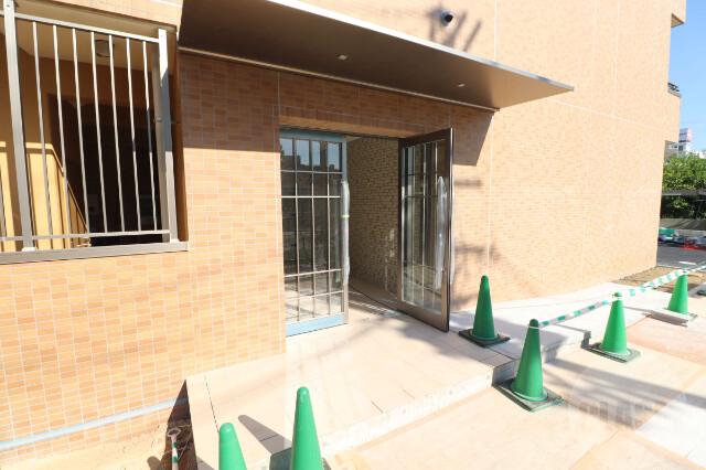 22/30 エントランス