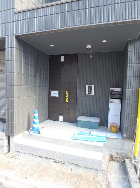 21/30 エントランス