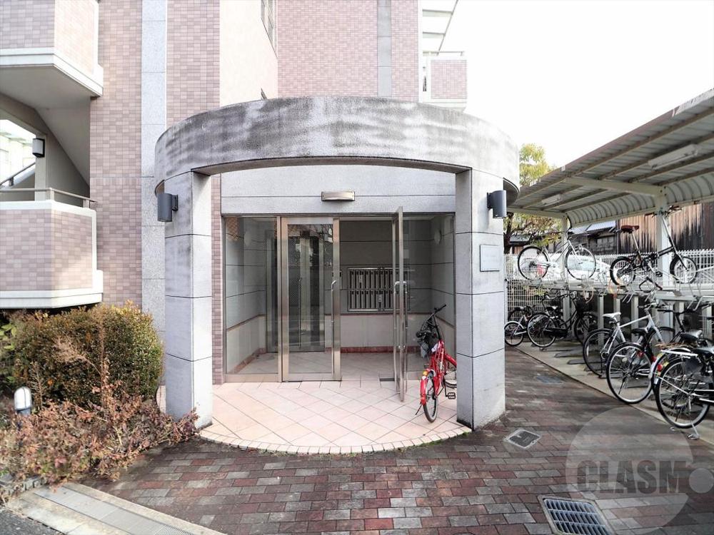 22/30 エントランス