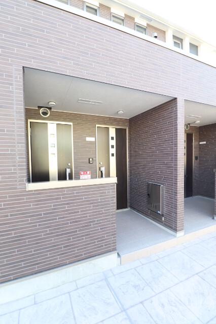 22/30 エントランス