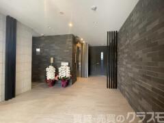 28/30 エントランス