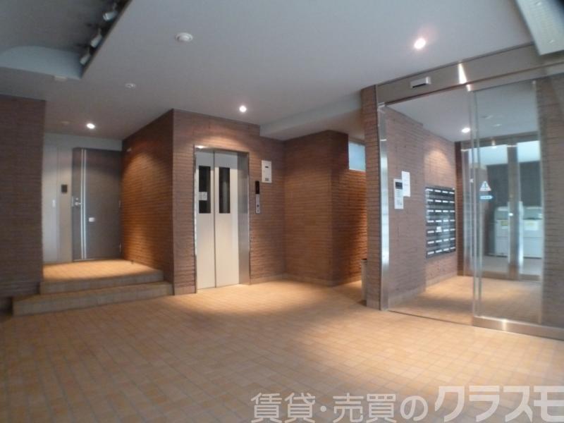 28/30 エントランス