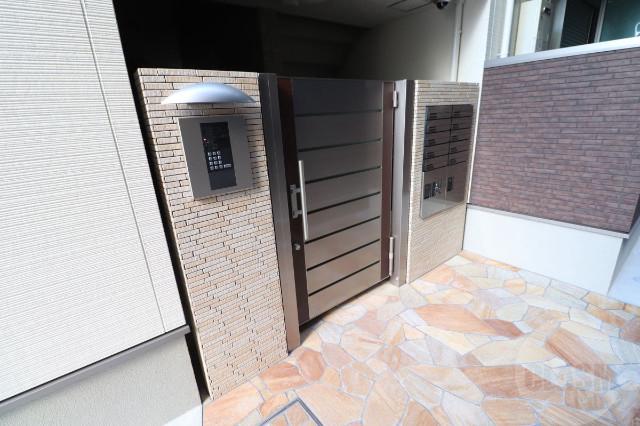 22/30 エントランス