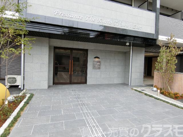 28/30 エントランス