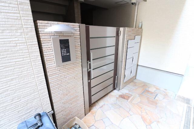 22/30 エントランス