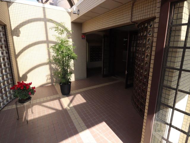 22/30 エントランス