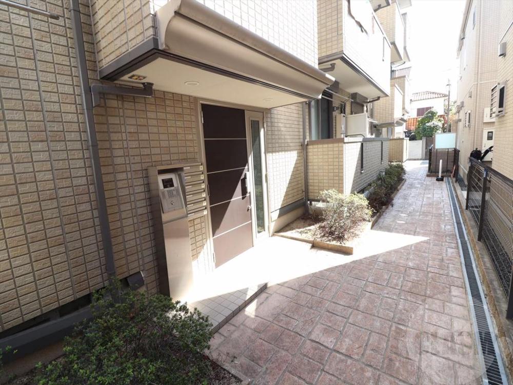 22/30 エントランス