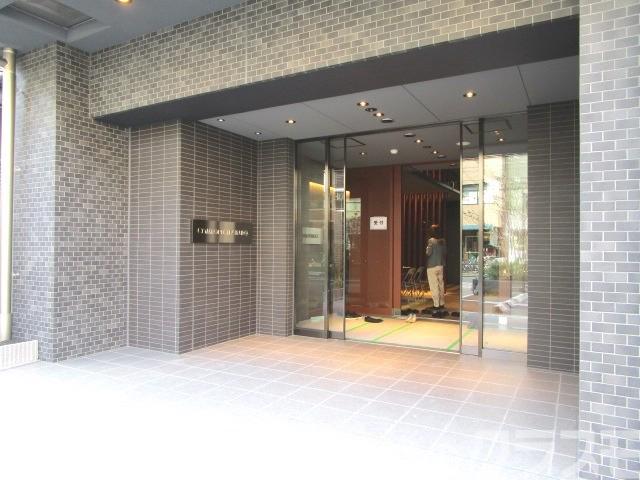 23/28 エントランス