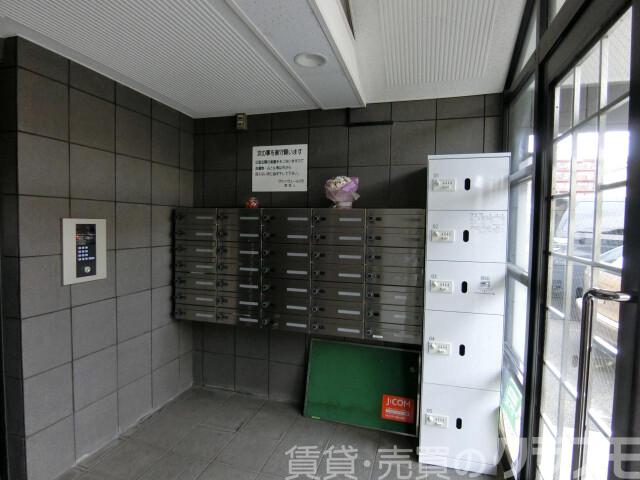 27/30 エントランス