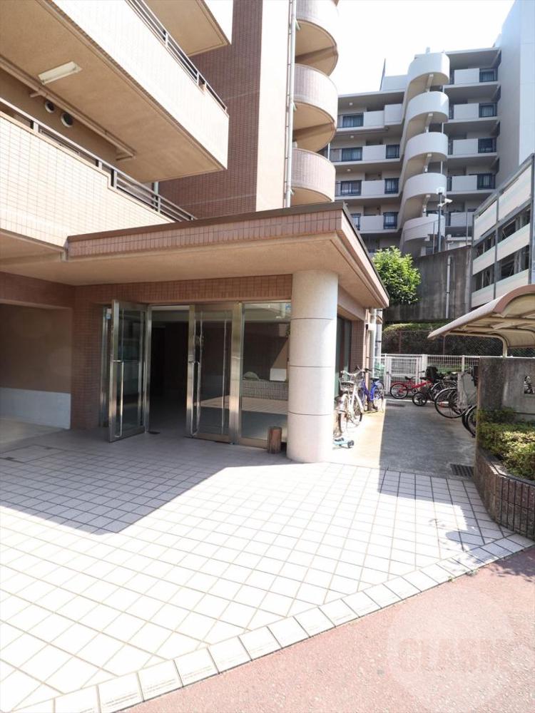 22/30 エントランス