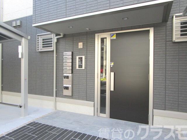 27/30 エントランス