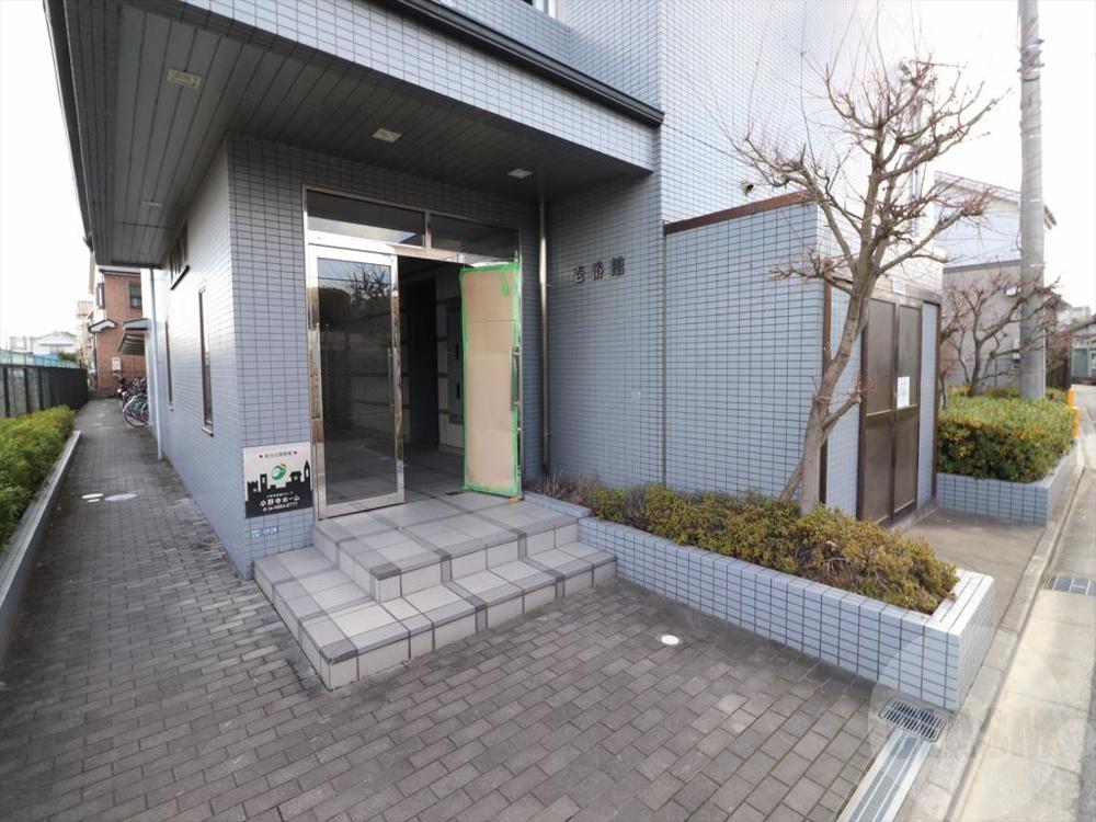 22/30 エントランス