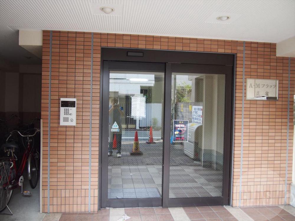 22/30 エントランス