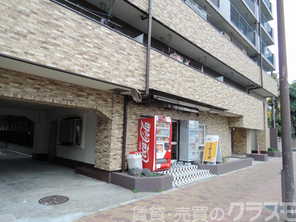 28/30 エントランス