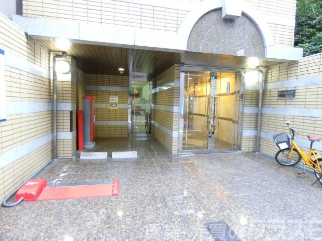 28/30 エントランス