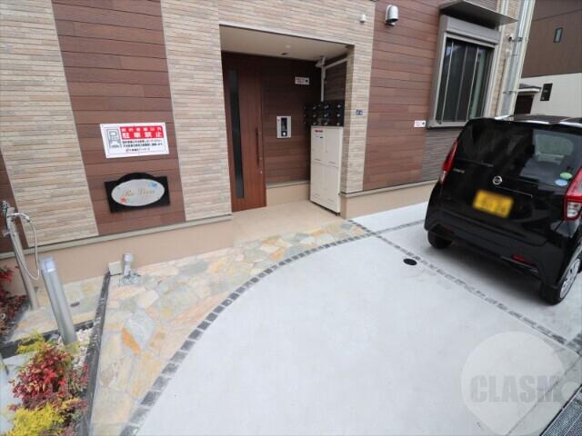 22/30 エントランス