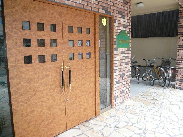 30/30 エントランス