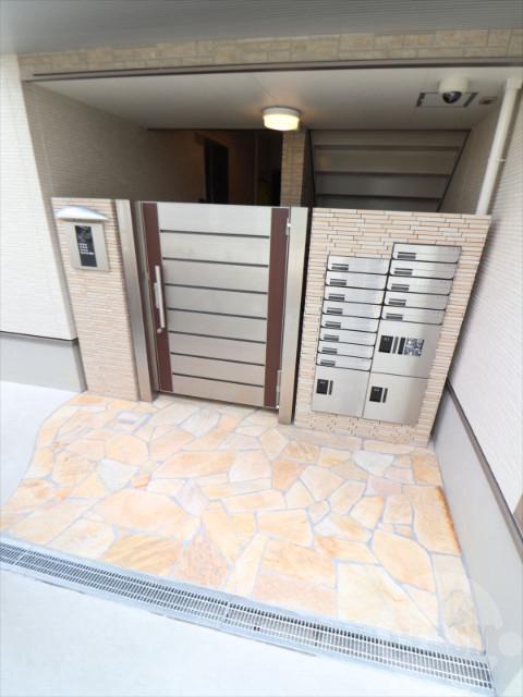 22/30 エントランス