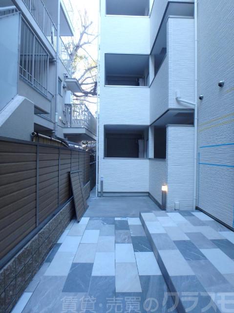 18/27 エントランス