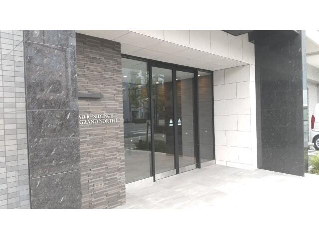 23/28 エントランス