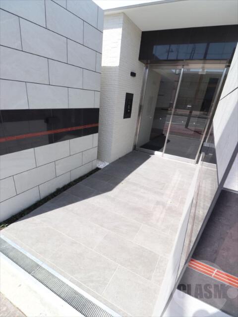 22/30 エントランス