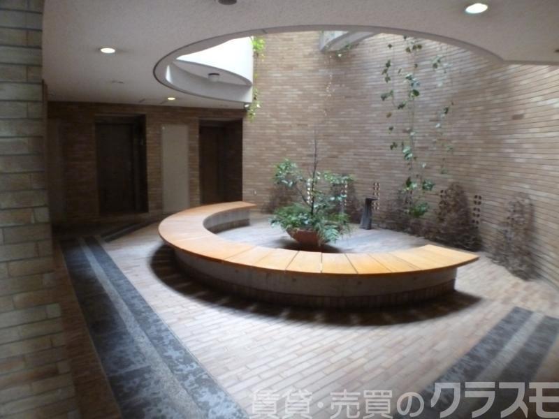 28/30 エントランス