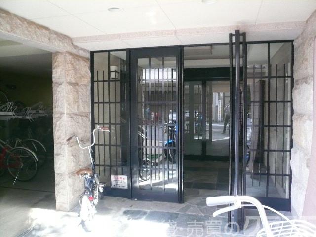 28/30 エントランス