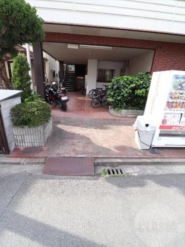 22/30 エントランス