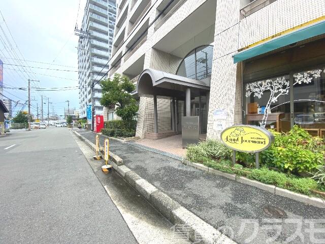 22/28 エントランス