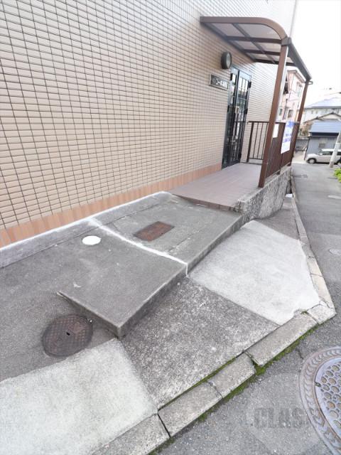 22/30 エントランス