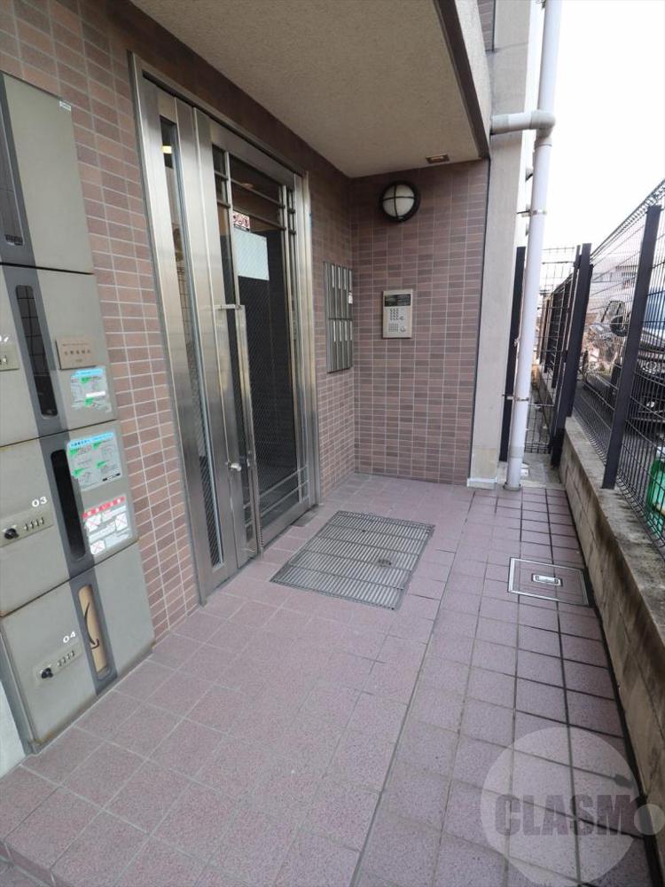 22/30 エントランス