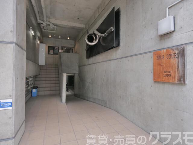 28/30 エントランス