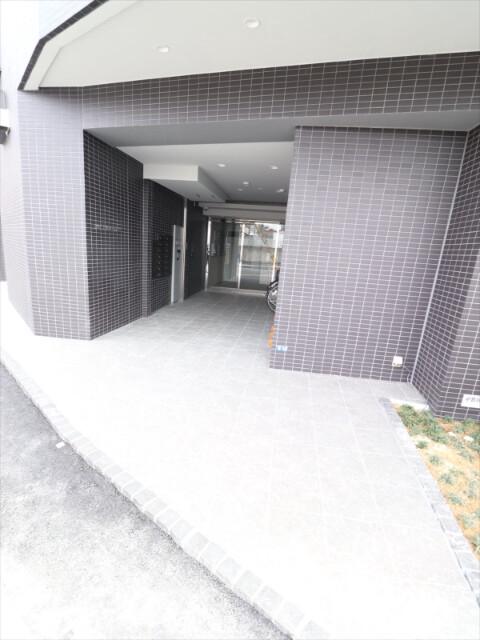 22/30 エントランス