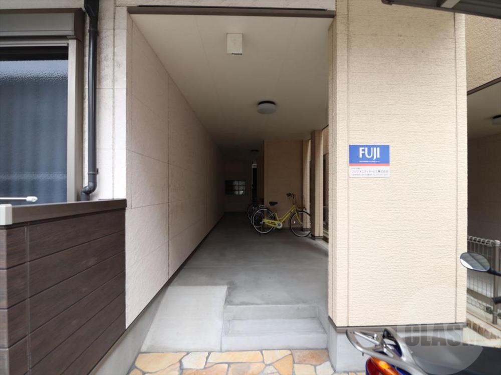 22/30 エントランス