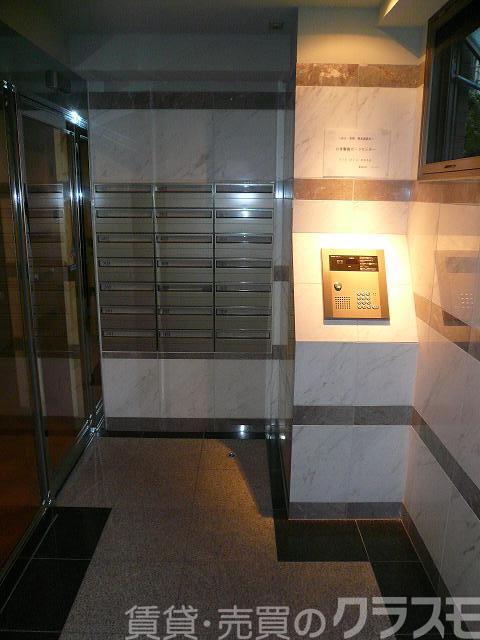 28/30 エントランス