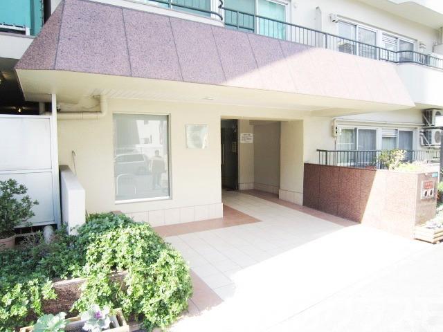 23/29 エントランス