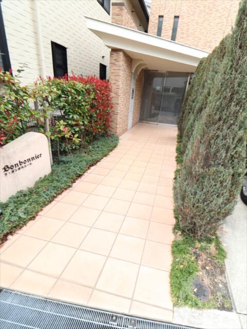 22/30 エントランス