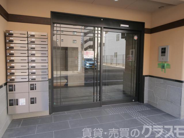 28/30 エントランス