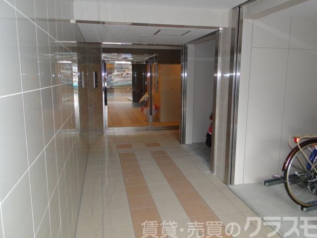 27/30 エントランス