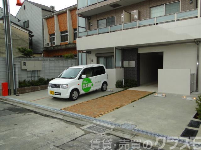 28/30 エントランス