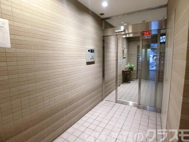 28/30 エントランス