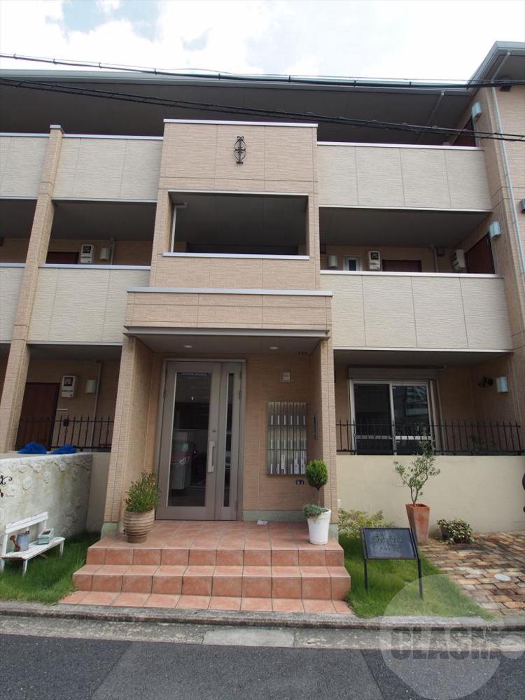 22/30 エントランス