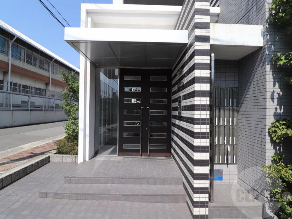 22/30 エントランス